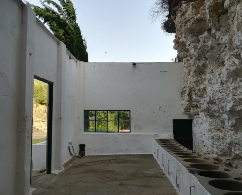 gallinero hacia ventana exterior